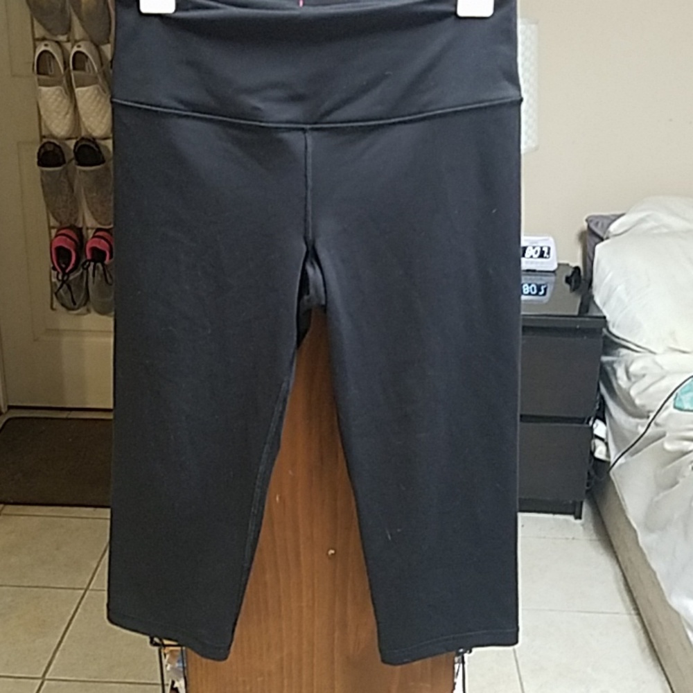Black VSX Knockout Capri Size Small - Picture 1 of 5